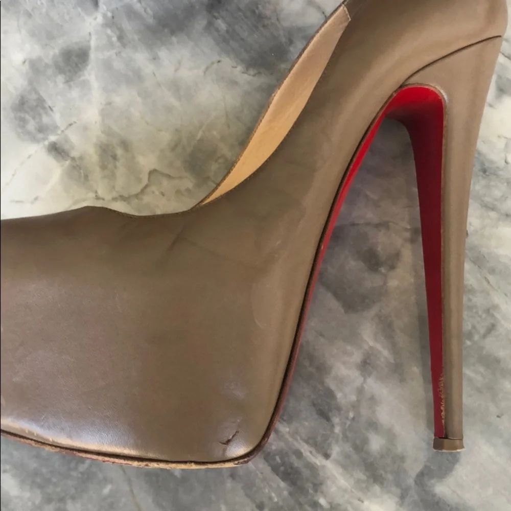 Christian Louboutin Mocha Leather Daffodile pumps! - Picture 6 of 8